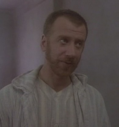 Angus MacGyver Trucs et Astuces - 1x21 Affaire de Conscience - Demetri (qui va aider Mac � s'en sortir)